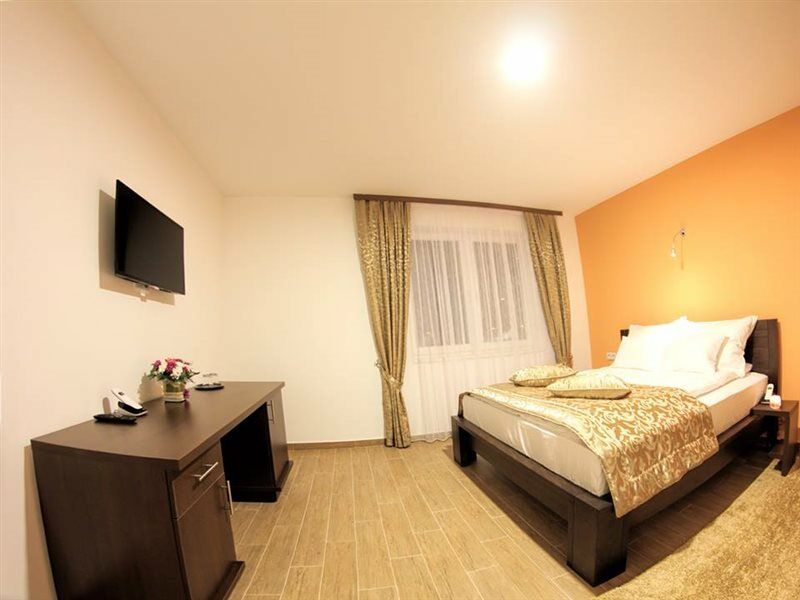 Hotel Dubai Plandiste Εξωτερικό φωτογραφία